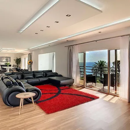 Lucia Villa *