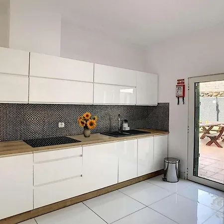 Lucia Villa *