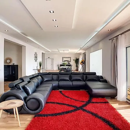 Lucia Villa